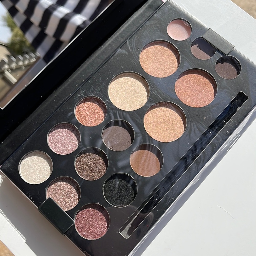 Natural tones Eyeshadow Palette - Picture 2 of 4